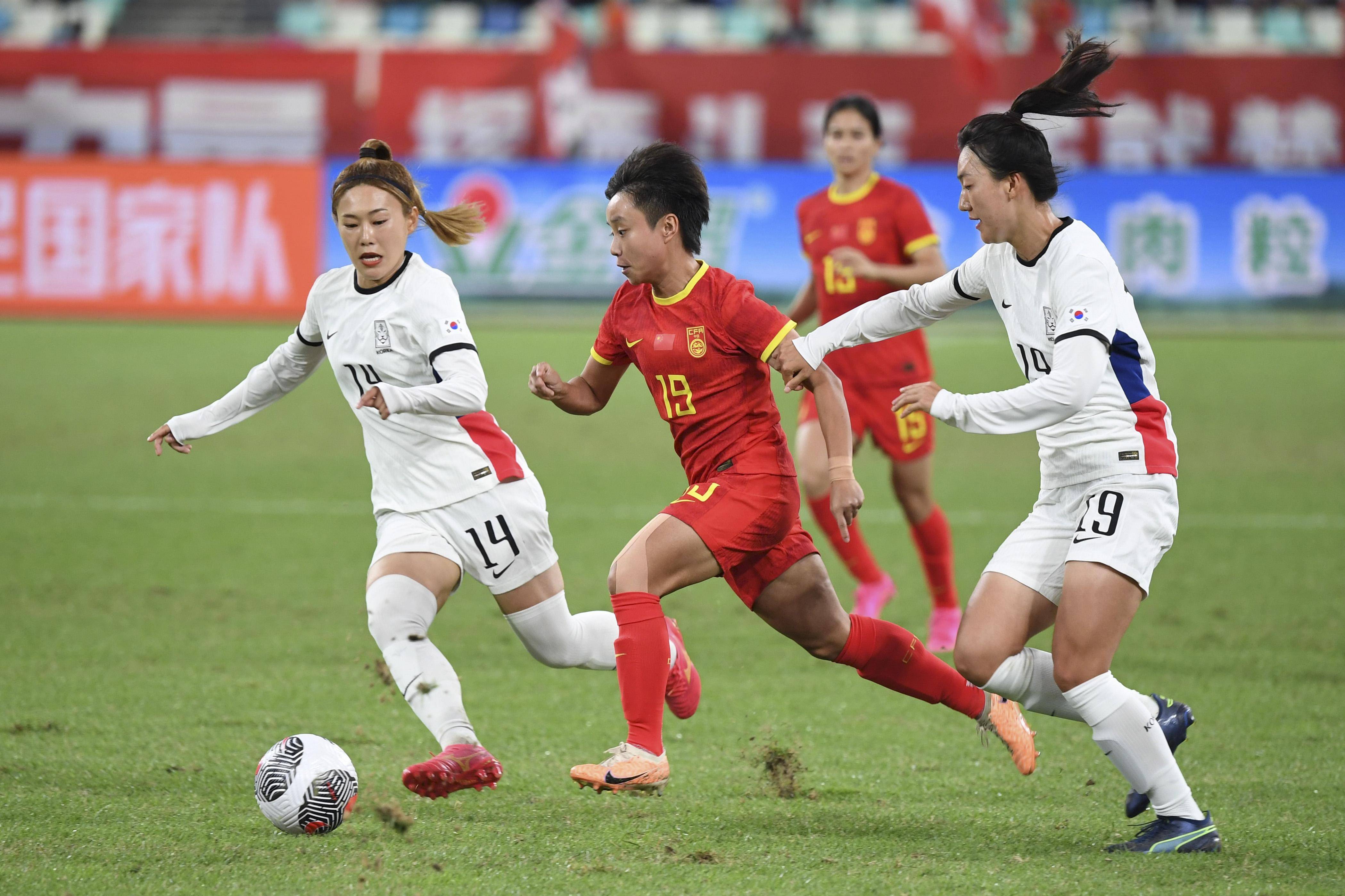 关于法国女足队积极备战，迎接挑战的信息
