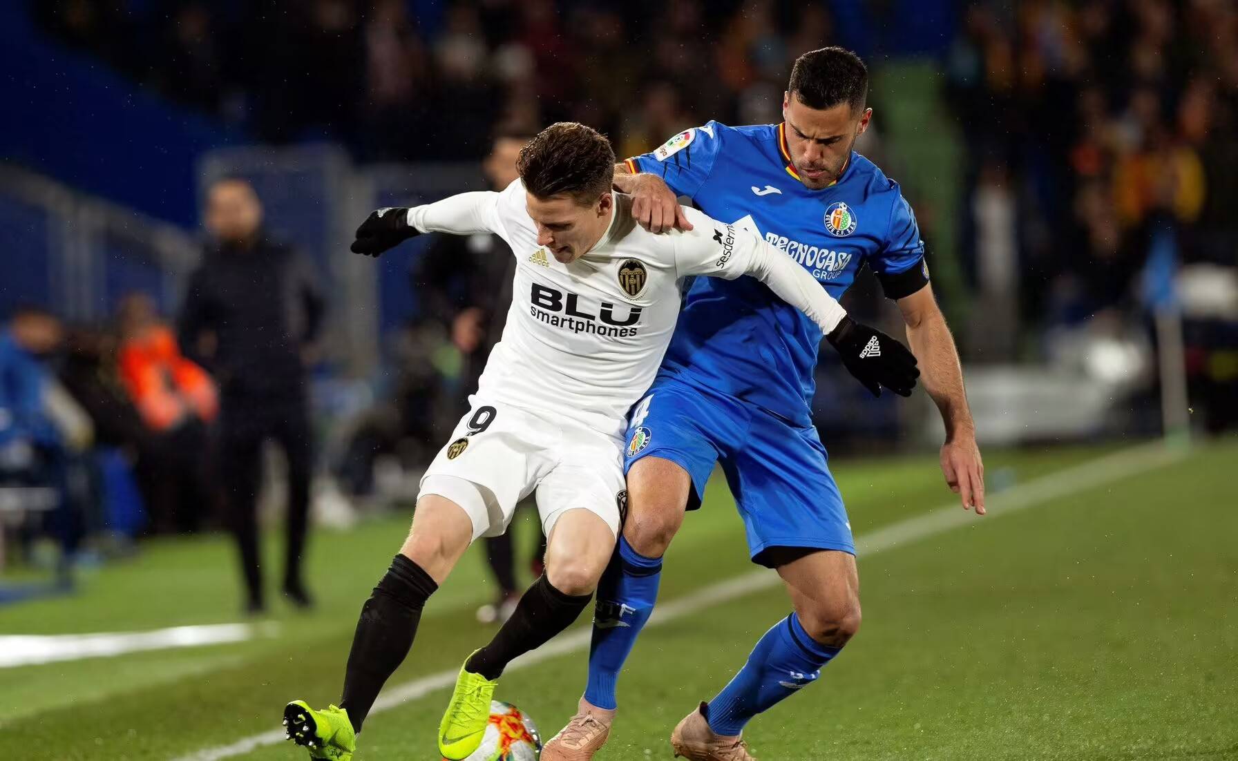 关于超级联赛巴伦西亚队对阵塞维利亚队的激烈对决的信息