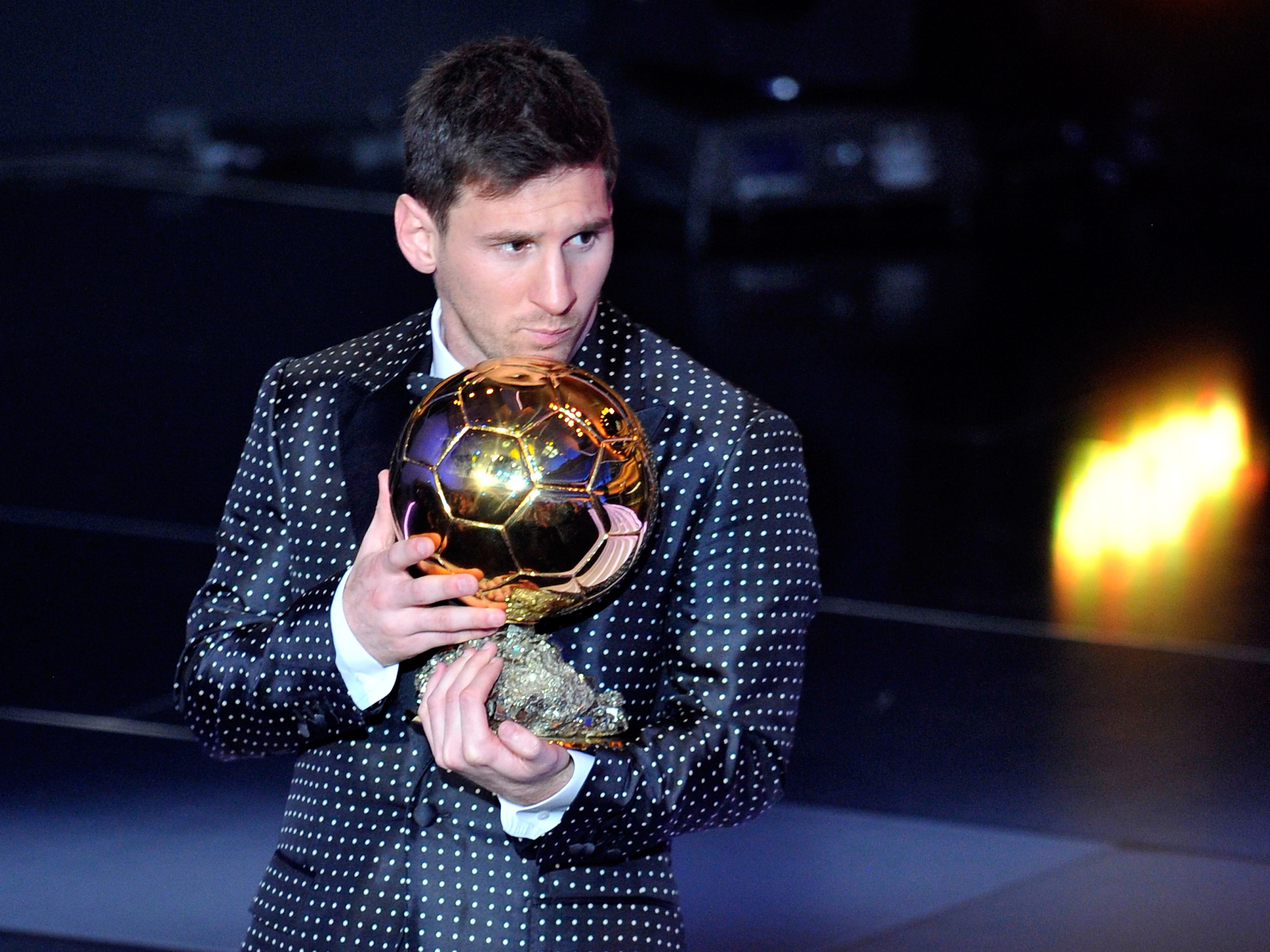 梅西在欧洲预选赛中的表现受到全球瞩目！