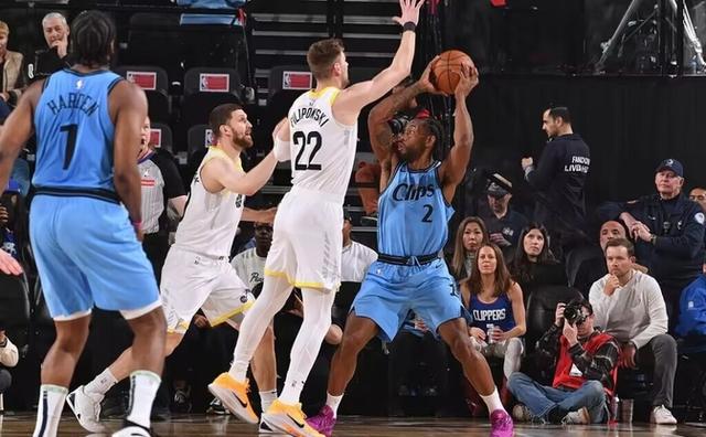 快船战胜爵士，止步四连败