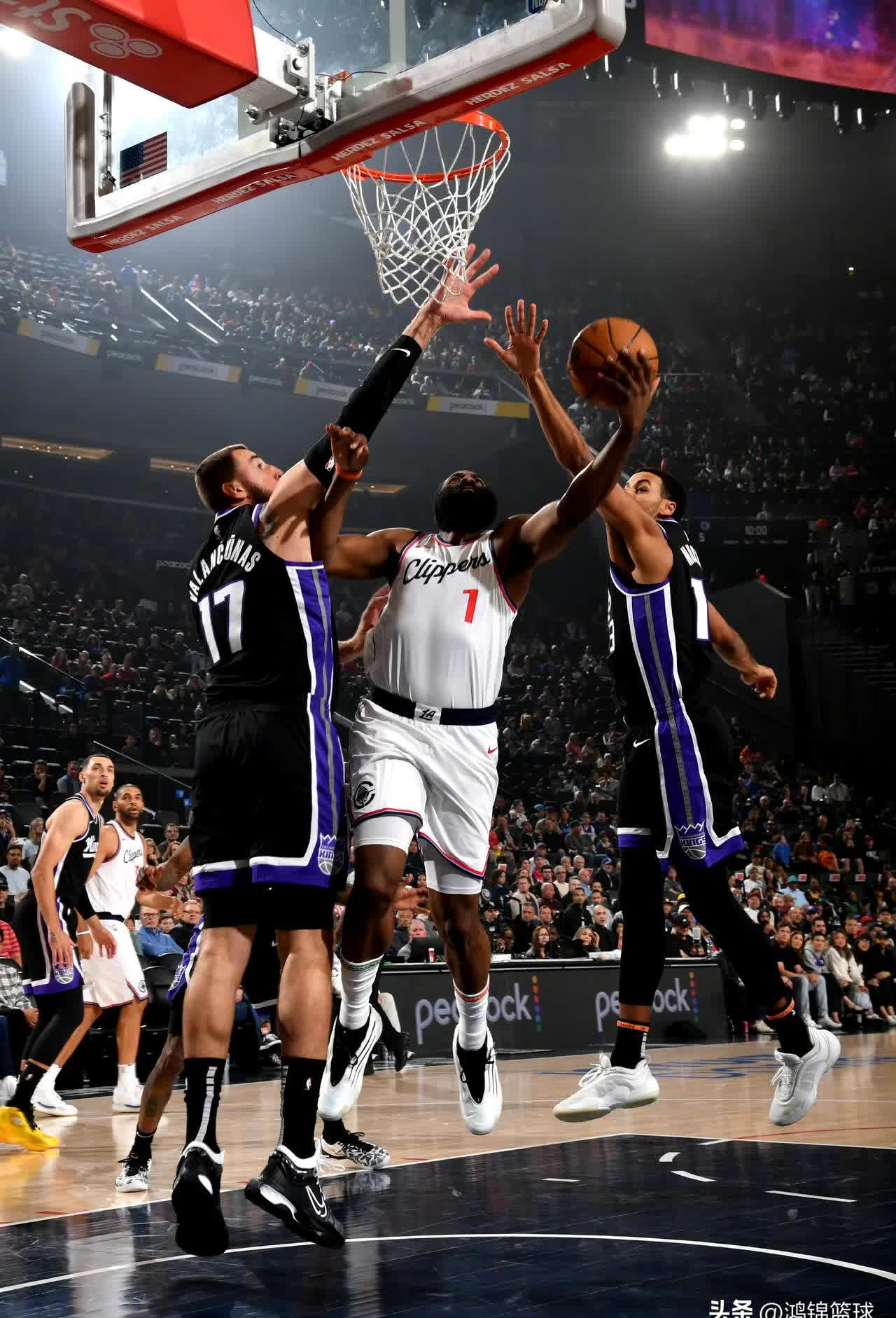 火箭遭遇季后赛遇袭,哈登三双无助球队取胜 火箭遭遇季后赛遇袭,哈登三双无助球队取胜