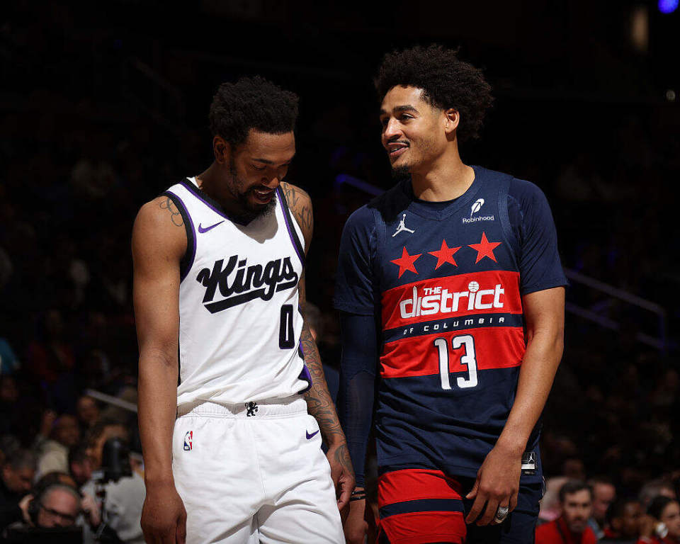 马刺客场击败国王，继续领跑西部